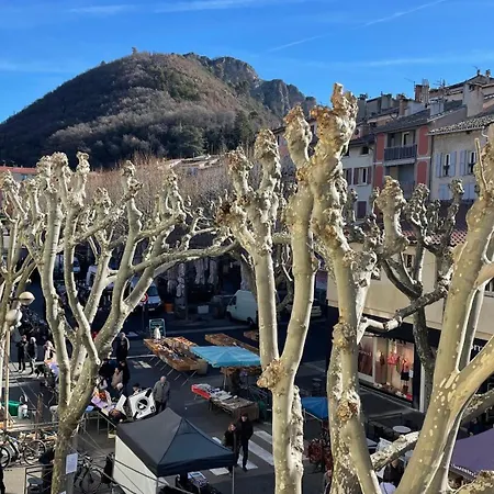 Spacieux   bohème  Appartement *